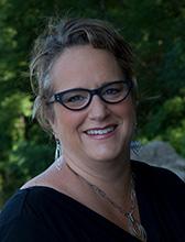 Amy Hewitt headshot
